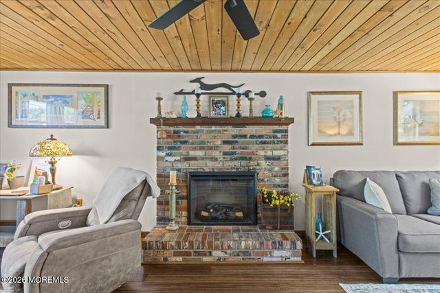 15 Sands Point Drive, Toms River, NJ 08755