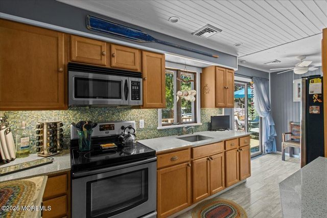 15 Sands Point Drive, Toms River, NJ 08755