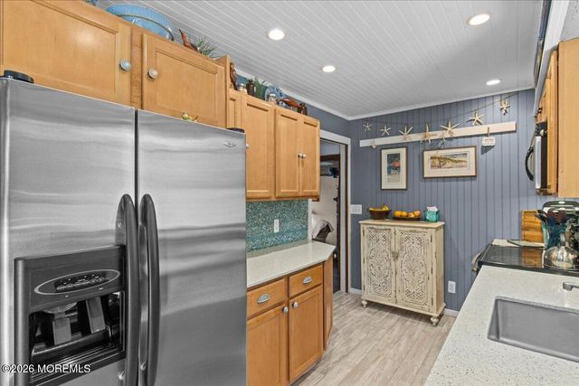15 Sands Point Drive, Toms River, NJ 08755