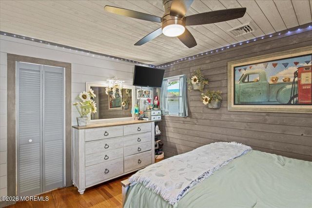 15 Sands Point Drive, Toms River, NJ 08755