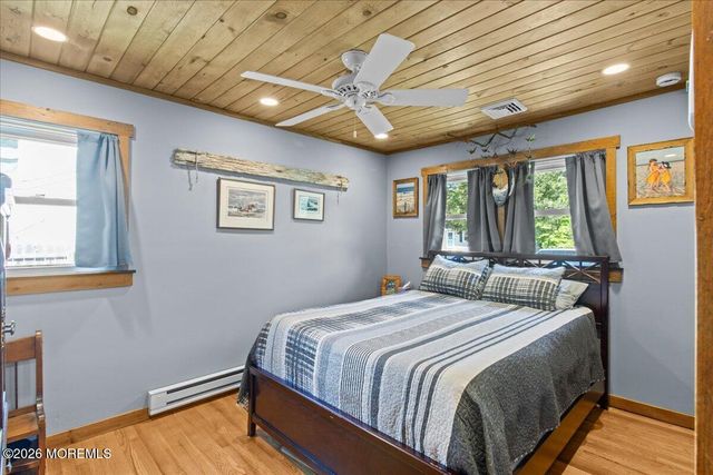15 Sands Point Drive, Toms River, NJ 08755