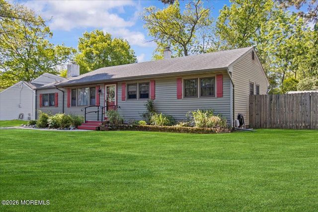 15 Sands Point Drive, Toms River, NJ 08755