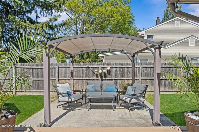 15 Sands Point Drive, Toms River, NJ 08755