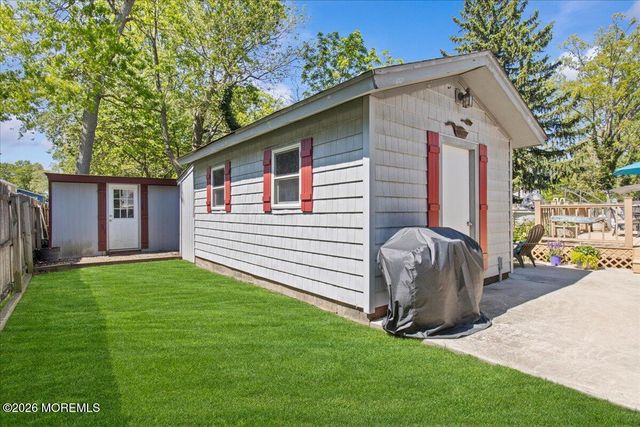 15 Sands Point Drive, Toms River, NJ 08755