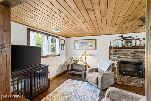 15 Sands Point Drive, Toms River, NJ 08755