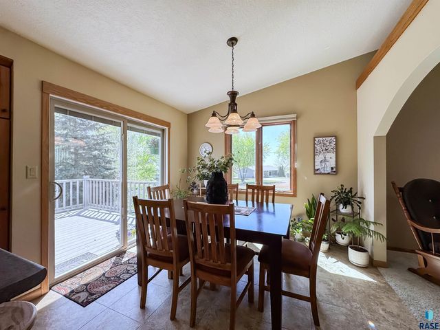 8704 E 38th St Street, Sioux Falls, SD 57110