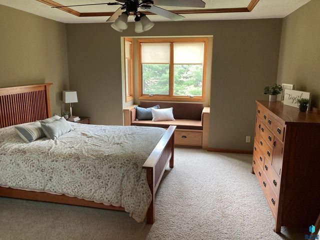 8704 E 38th St Street, Sioux Falls, SD 57110
