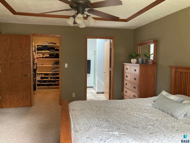 8704 E 38th St Street, Sioux Falls, SD 57110