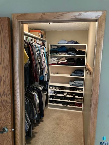 8704 E 38th St Street, Sioux Falls, SD 57110