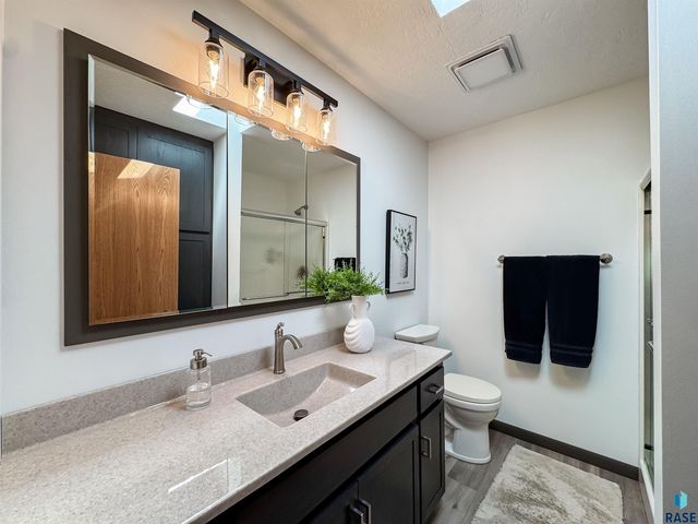 8704 E 38th St Street, Sioux Falls, SD 57110