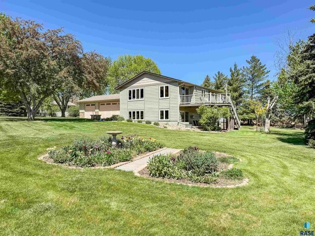 8704 E 38th St Street, Sioux Falls, SD 57110