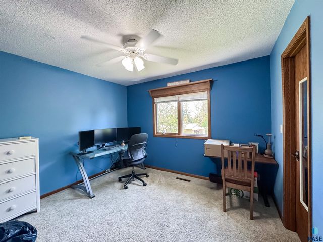 8704 E 38th St Street, Sioux Falls, SD 57110