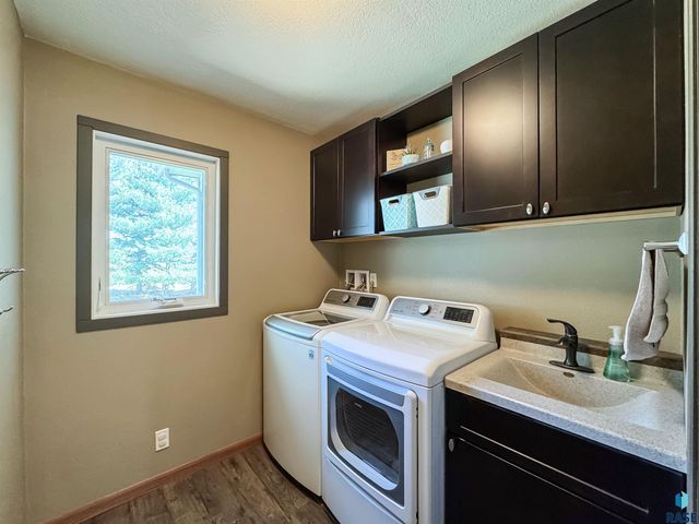 8704 E 38th St Street, Sioux Falls, SD 57110