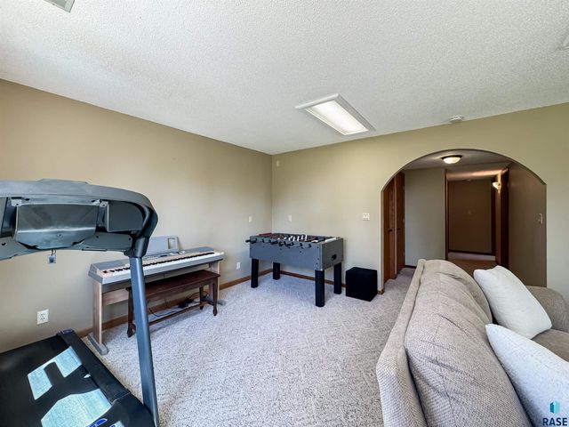 8704 E 38th St Street, Sioux Falls, SD 57110