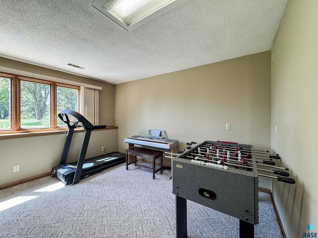 8704 E 38th St Street, Sioux Falls, SD 57110