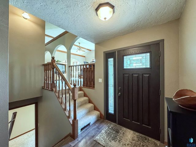 8704 E 38th St Street, Sioux Falls, SD 57110