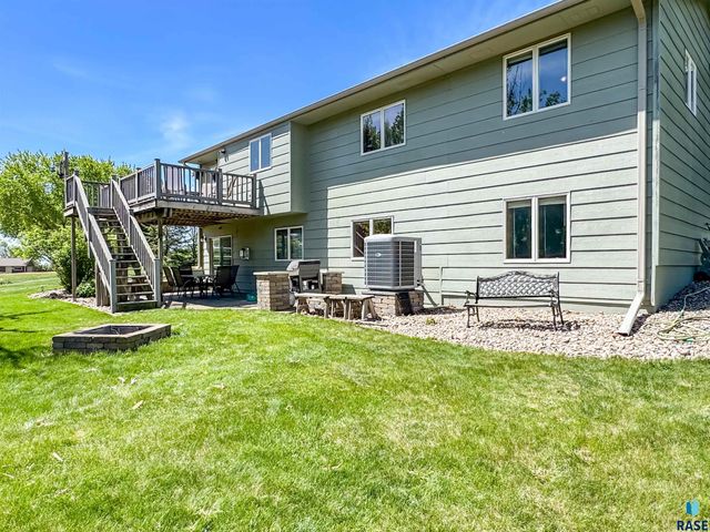 8704 E 38th St Street, Sioux Falls, SD 57110