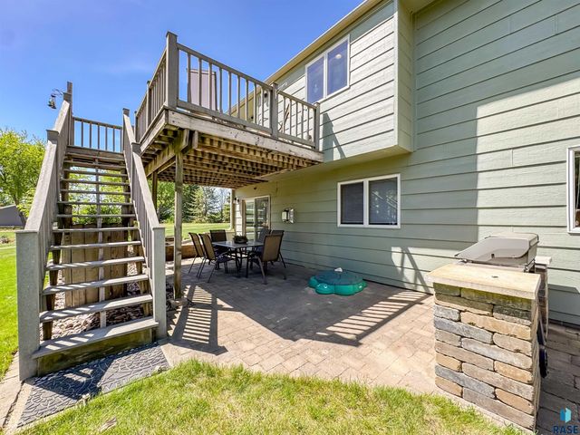 8704 E 38th St Street, Sioux Falls, SD 57110