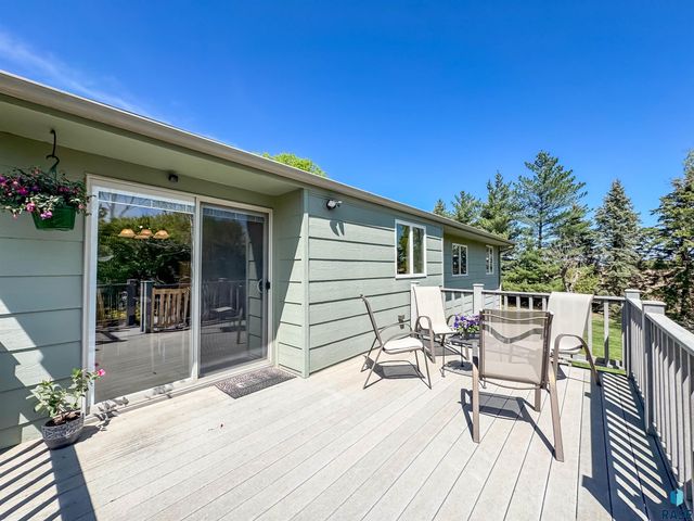 8704 E 38th St Street, Sioux Falls, SD 57110