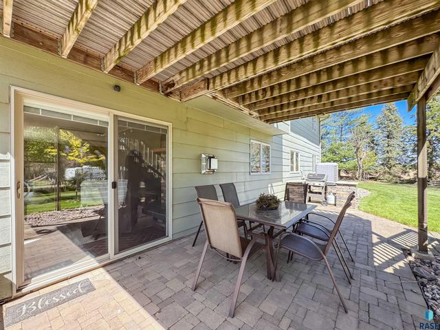 8704 E 38th St Street, Sioux Falls, SD 57110