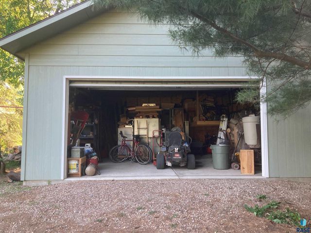 8704 E 38th St Street, Sioux Falls, SD 57110