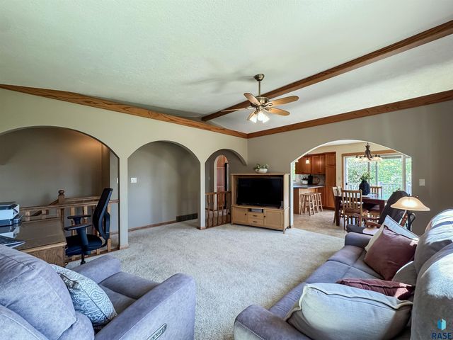 8704 E 38th St Street, Sioux Falls, SD 57110