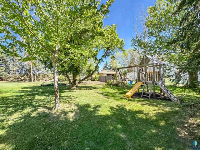 8704 E 38th St Street, Sioux Falls, SD 57110