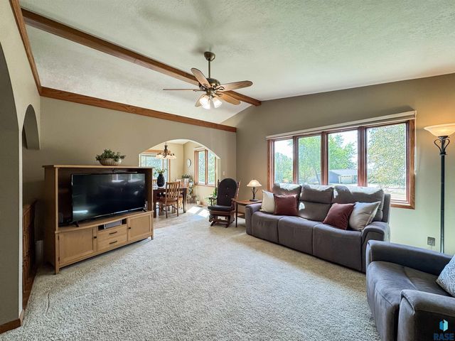 8704 E 38th St Street, Sioux Falls, SD 57110