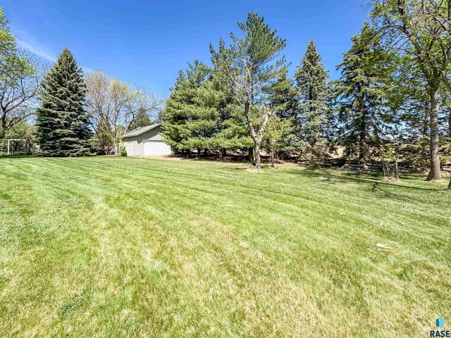 8704 E 38th St Street, Sioux Falls, SD 57110