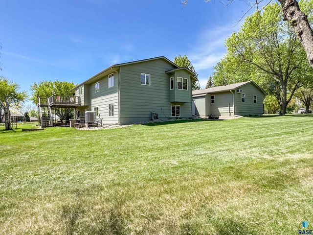 8704 E 38th St Street, Sioux Falls, SD 57110