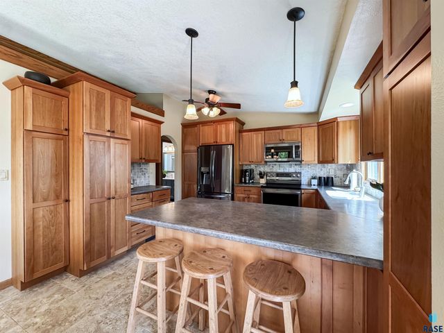 8704 E 38th St Street, Sioux Falls, SD 57110