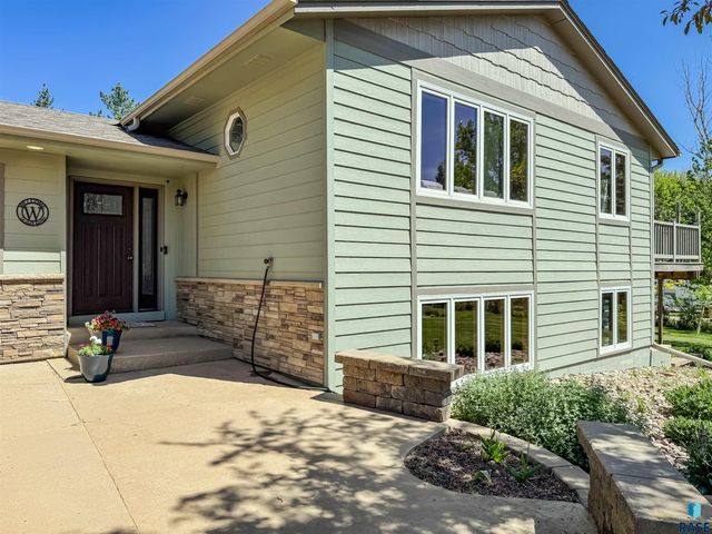 8704 E 38th St Street, Sioux Falls, SD 57110