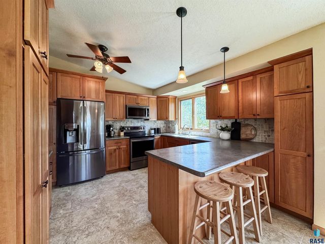 8704 E 38th St Street, Sioux Falls, SD 57110