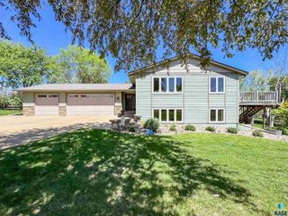 8704 E 38th St Street, Sioux Falls, SD 57110
