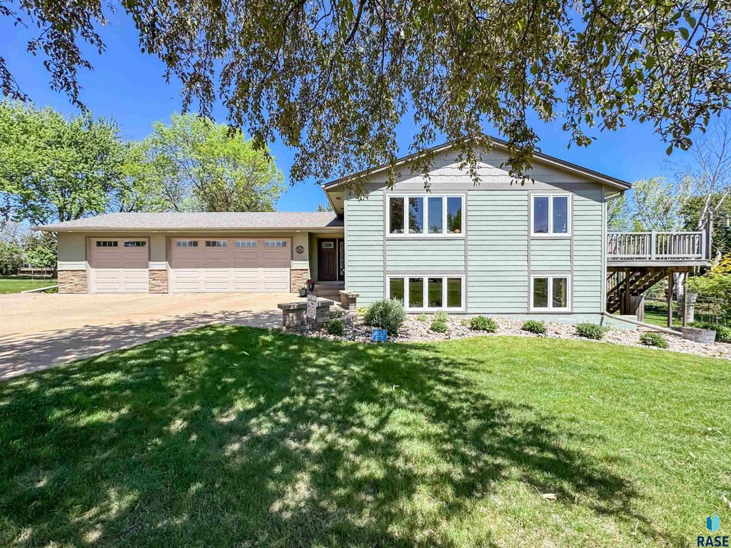 8704 E 38th St Street, Sioux Falls, SD 57110