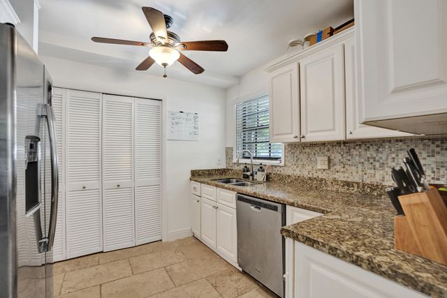 905 SE 12th Court 16, Fort Lauderdale, FL 33316