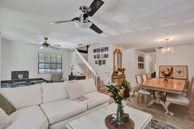 905 SE 12th Court 16, Fort Lauderdale, FL 33316