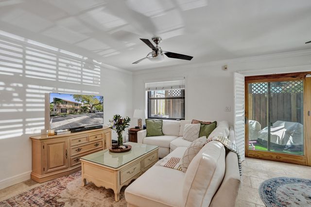 905 SE 12th Court 16, Fort Lauderdale, FL 33316