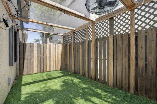 905 SE 12th Court 16, Fort Lauderdale, FL 33316