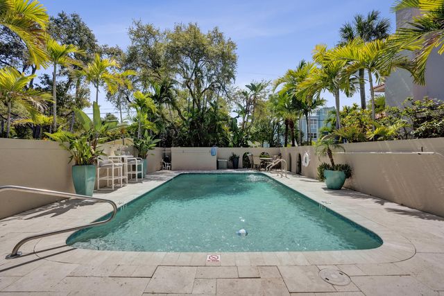 905 SE 12th Court 16, Fort Lauderdale, FL 33316