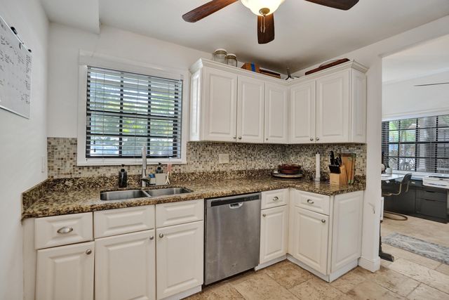 905 SE 12th Court 16, Fort Lauderdale, FL 33316