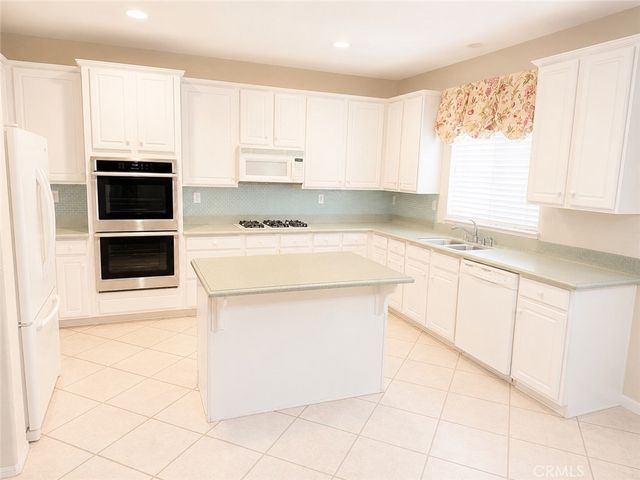 13104 Angeles Trail Way, Sylmar, CA 91342