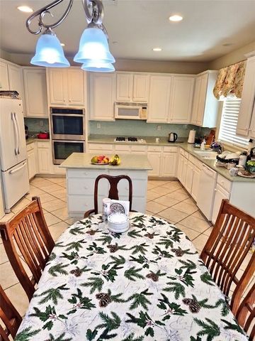 13104 Angeles Trail Way, Sylmar, CA 91342