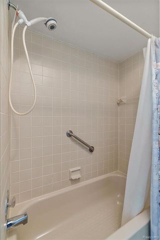 5515 Walnut Circle 42, West Bloomfield, MI 48322