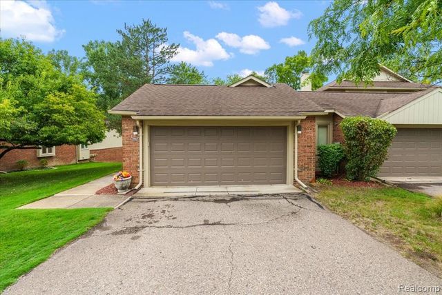 5515 Walnut Circle 42, West Bloomfield, MI 48322