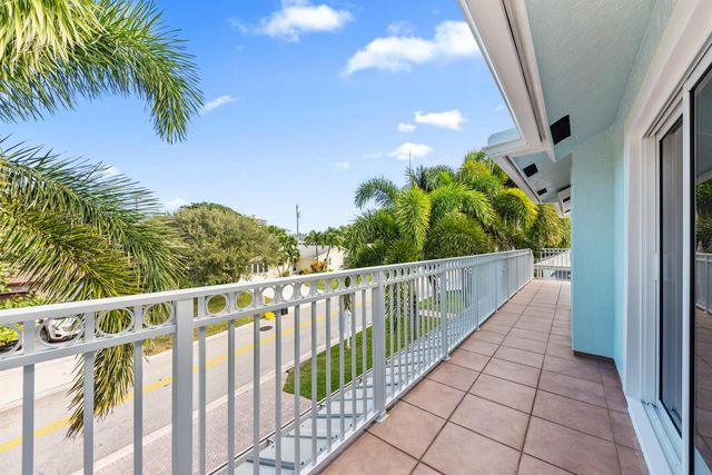 490 Mars Way, Juno Beach, FL 33408