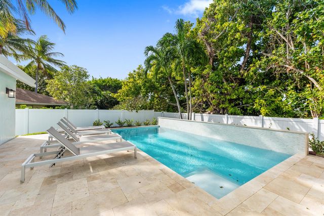 490 Mars Way, Juno Beach, FL 33408