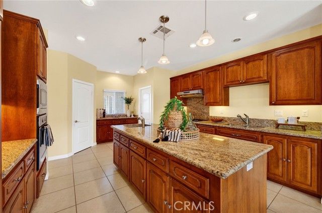 39475 Bruce Lane, Temecula, CA 92592
