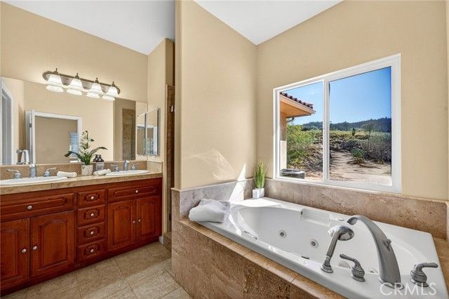 39475 Bruce Lane, Temecula, CA 92592