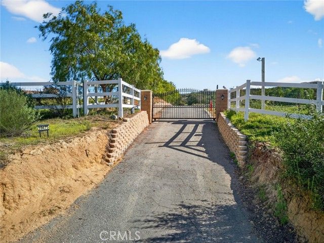 39475 Bruce Lane, Temecula, CA 92592